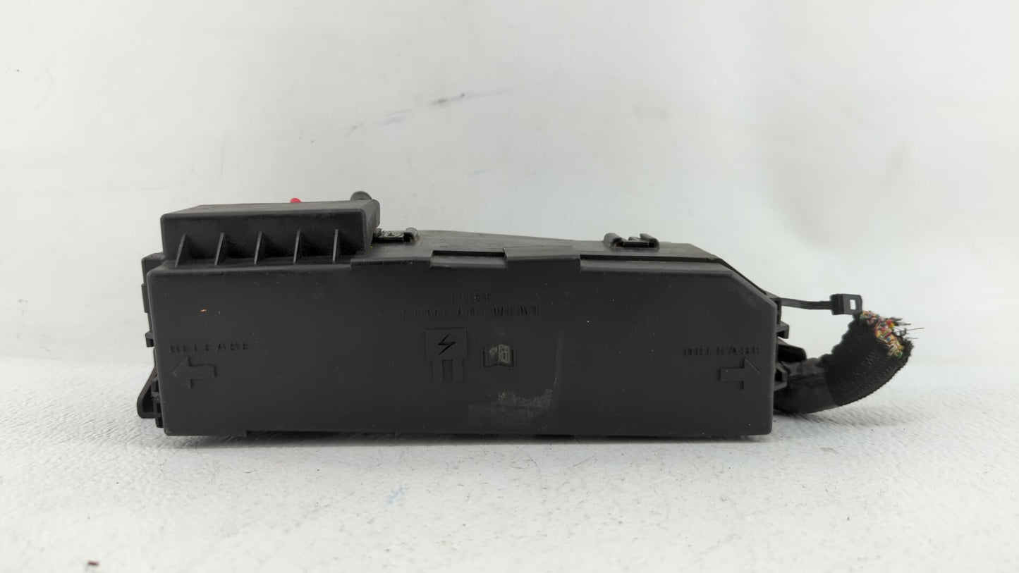 2010 Mercury Mariner Fusebox Fuse Box Panel Relay Module P/N:9L8T-14A003-BB Fits OEM Used Auto Parts - Oemusedautoparts1.com