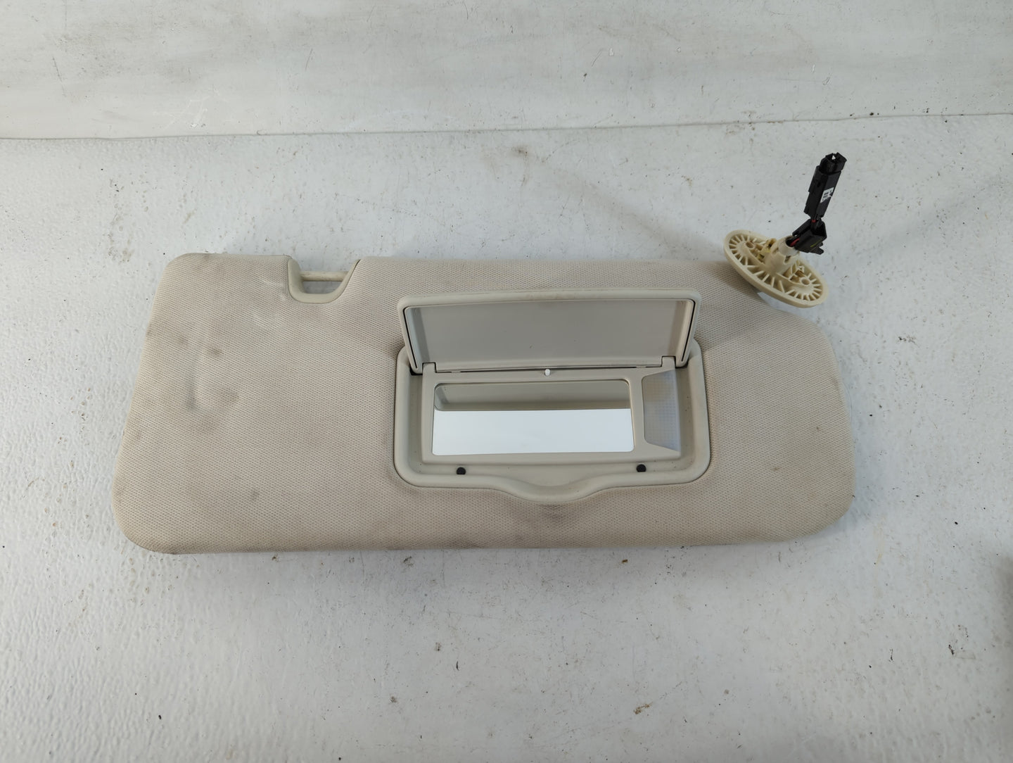 2010-2011 Mercury Mariner Sun Visor Shade Replacement Passenger Right Mirror Fits Fits 2010 2011 2012 OEM Used Auto Parts - 