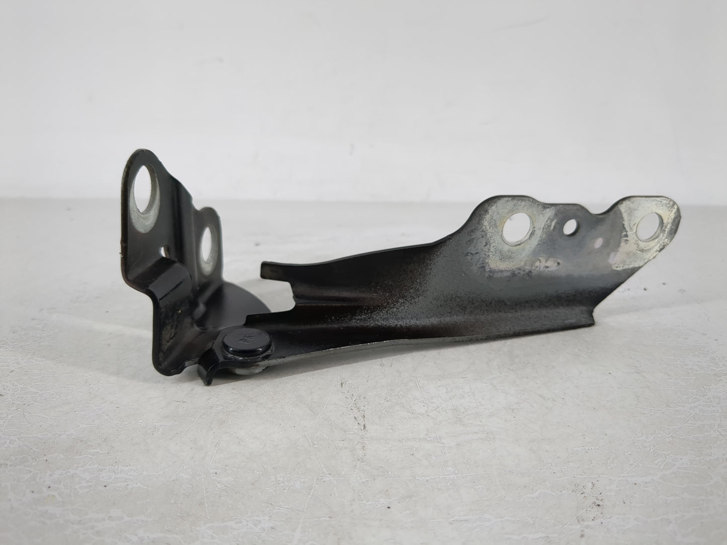 2010 Mercury Mariner Passenger Hood Hinge 947067 - Oemusedautoparts1.com