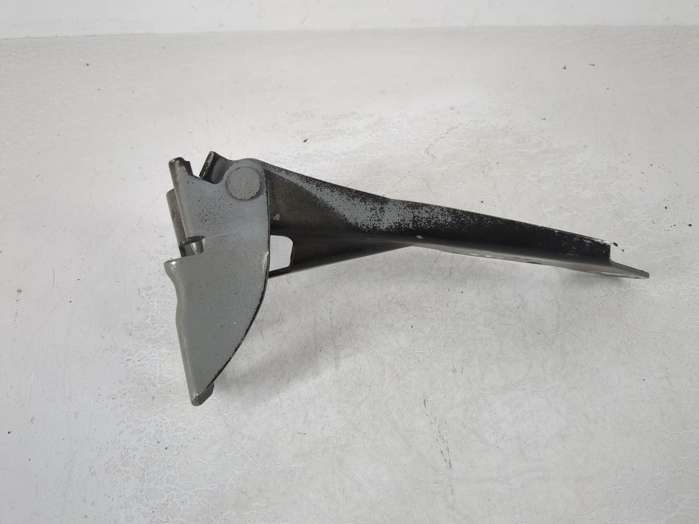 2010 Mercury Mariner Passenger Hood Hinge 947067 - Oemusedautoparts1.com