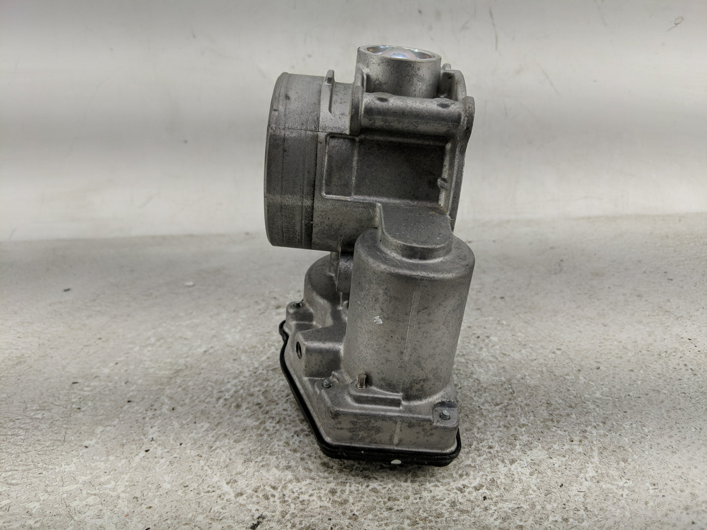 2010-2011 Mercury Milan Throttle Body Fits Fits 2009 2010 2011 2012 OEM Used Auto Parts - Oemusedautoparts1.com