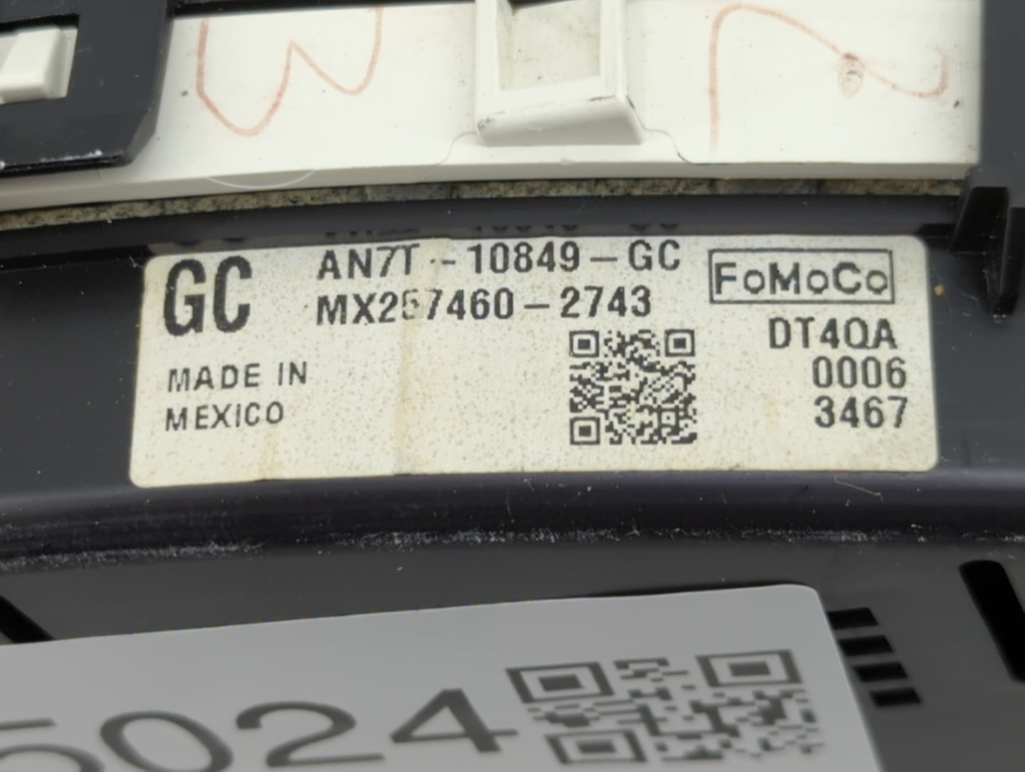 2010 Mercury Milan Instrument Cluster Speedometer Gauges P/N:AN7T-10849-GC MX287460-2743 Miles: Fits OEM Used Auto Parts - O