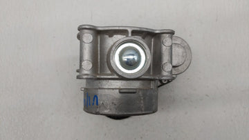 2010-2011 Mercury Milan Throttle Body P/N:9L8Z-A DS7Z-A, 9L8E-9F991-BC, DS7E-9F991-AK, DS7E-9F991-AJ Fits Fits 2009 2010 2011 2012 OEM Used Auto Parts