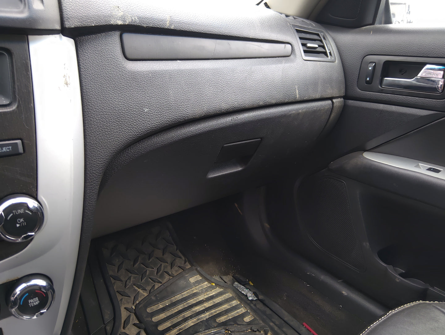 2010 Mercury Milan Passenger Glove Box Door Storage Compartment - Oemusedautoparts1.com