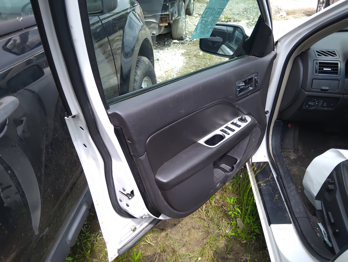 2010 Mercury Milan Front Left Driver Interior Door Panel Trim - Oemusedautoparts1.com