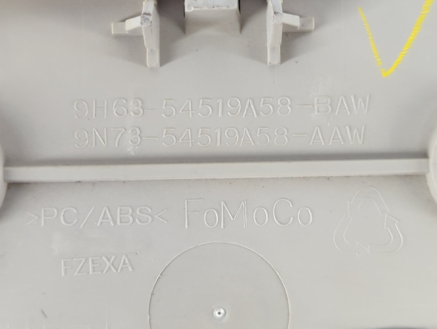 2010-2011 Mercury Milan Overhead Roof Console 681989 - Oemusedautoparts1.com