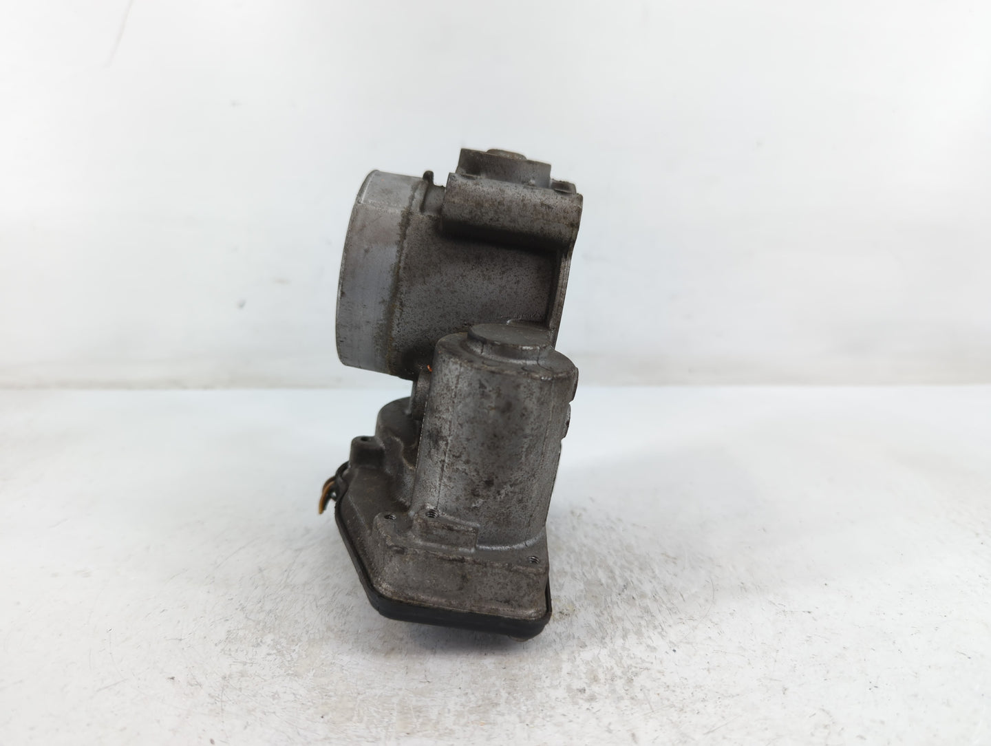 2010-2011 Mercury Milan Throttle Body P/N:1B172 005 PBT-GF20+GS20 Fits Fits 2009 2010 2011 2012 OEM Used Auto Parts - Oemuse