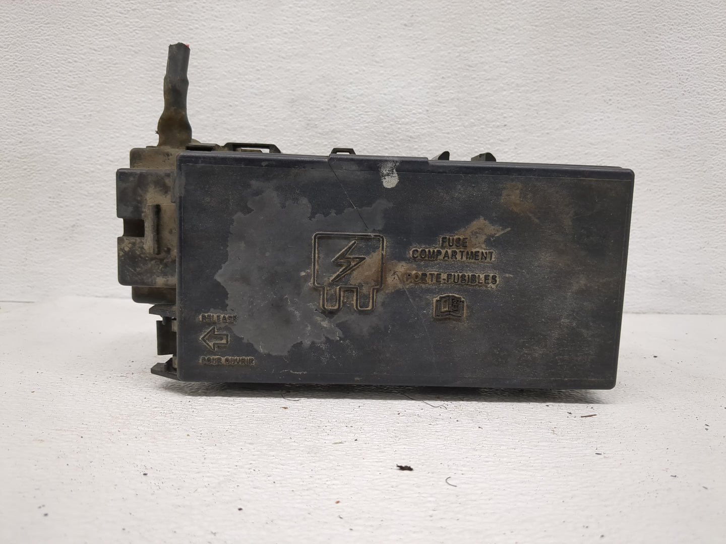 2002-2010 Mercury Mountaineer Fusebox Fuse Box Panel Relay Module P/N:P04693221AF Fits OEM Used Auto Parts - Oemusedautopart