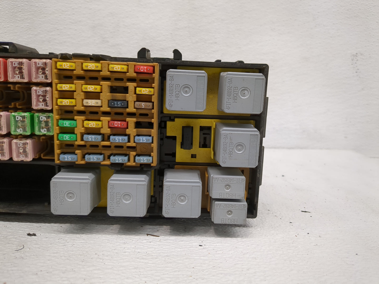 2002-2010 Mercury Mountaineer Fusebox Fuse Box Panel Relay Module P/N:P04693221AF Fits OEM Used Auto Parts - Oemusedautopart