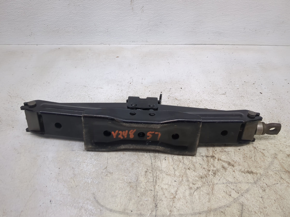2010 Mercury Mountaineer Spare Scissor Car Jack - Oemusedautoparts1.com
