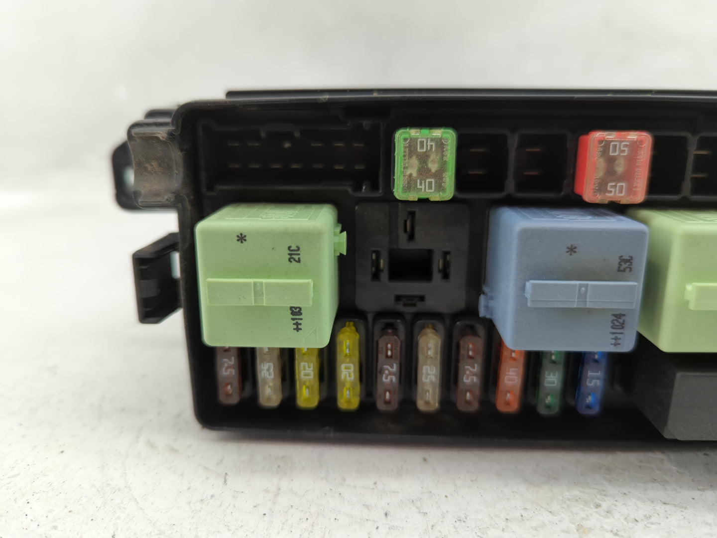 2010-2011 Mini Cooper Fusebox Fuse Box Panel Relay Module P/N:9213374-01 9213372-01 Fits Fits 2010 2011 OEM Used Auto Parts 