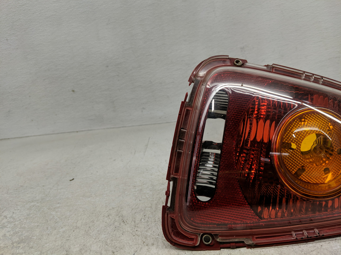 2010 Mini Cooper Tail Light Assembly Driver Left OEM P/N:2753625 2751307, 2757011, 2787009 Fits OEM Used Auto Parts - Oemuse