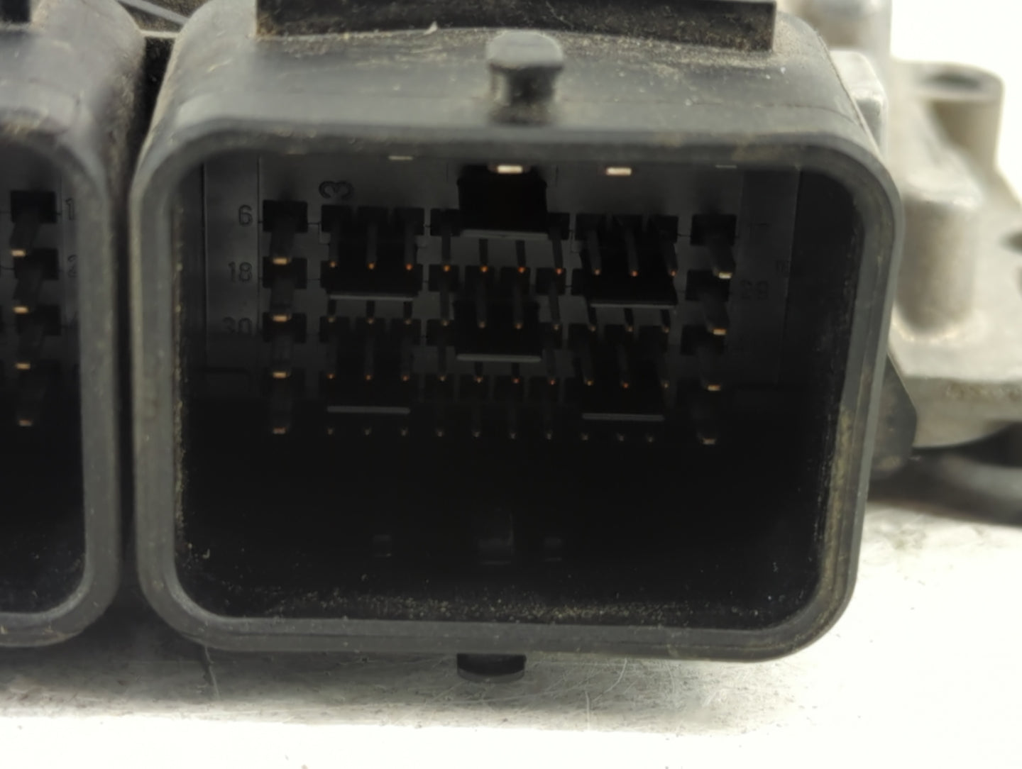 2009-2010 Mini Cooper PCM Engine Control Computer ECU ECM PCU OEM P/N:7 601 759 0 261 S05 793 Fits Fits 2009 2010 OEM Used A