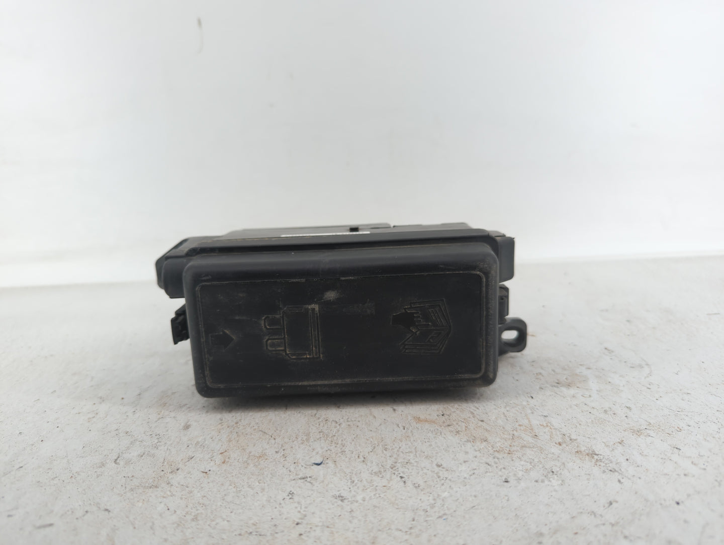 2010-2011 Mini Cooper Fusebox Fuse Box Panel Relay Module P/N:9213372 3455527 Fits Fits 2010 2011 OEM Used Auto Parts - Oemu