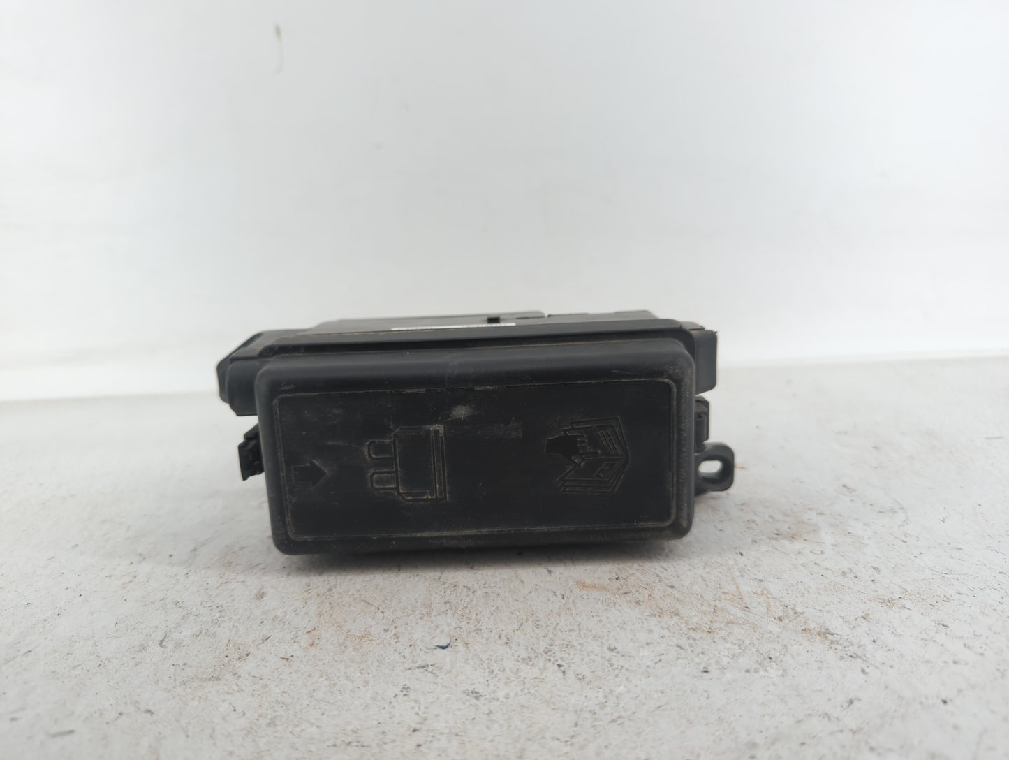 2010-2011 Mini Cooper Fusebox Fuse Box Panel Relay Module P/N:9213372 3455527 Fits Fits 2010 2011 OEM Used Auto Parts - Oemu