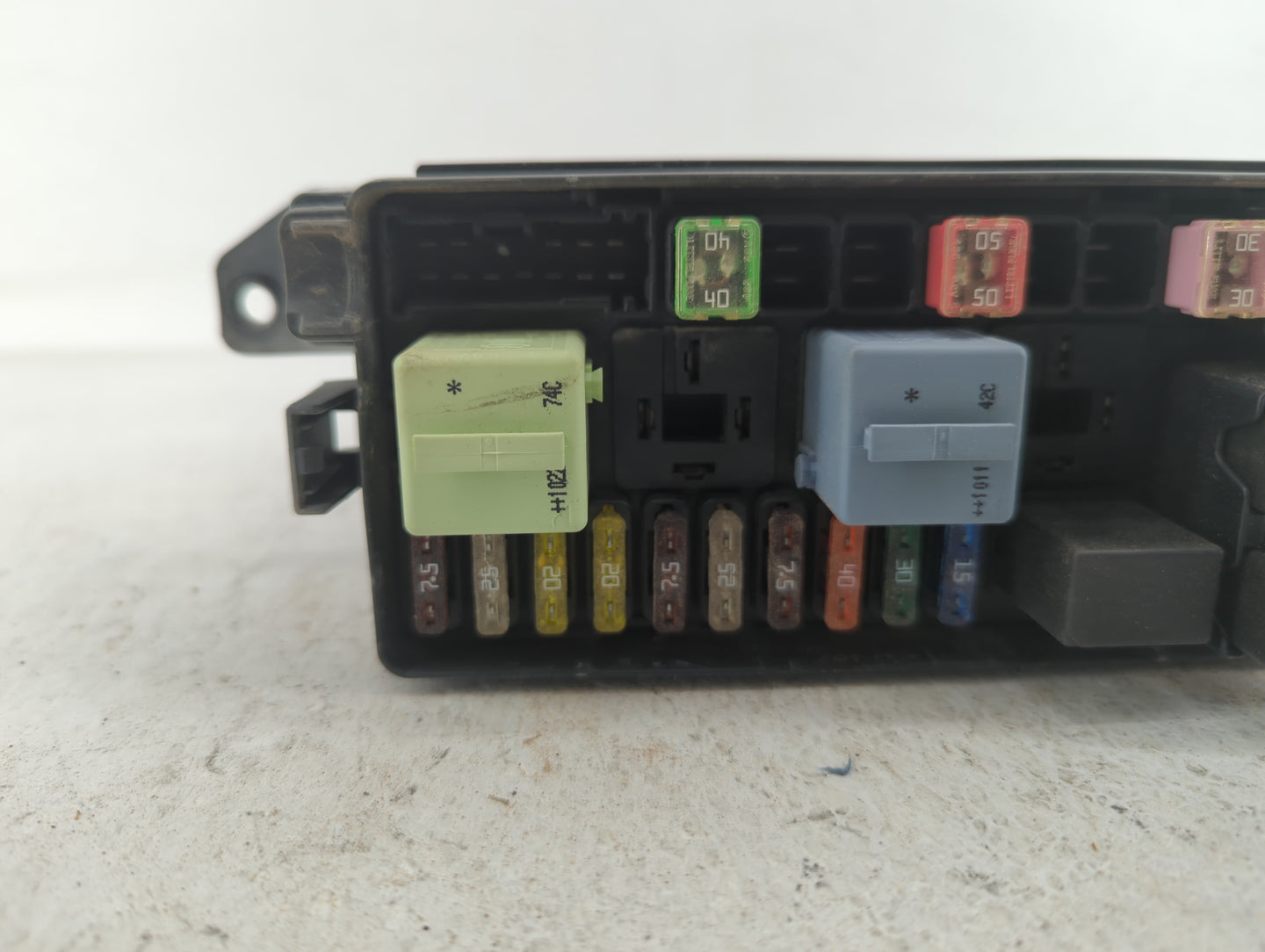 2010-2011 Mini Cooper Fusebox Fuse Box Panel Relay Module P/N:9213372 3455527 Fits Fits 2010 2011 OEM Used Auto Parts - Oemu