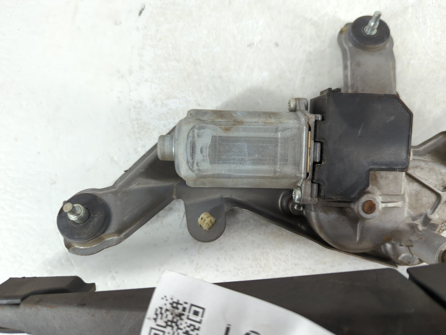 2010 Mini Cooper Rear Lid Wiper Motor Fits OEM Used Auto Parts - Oemusedautoparts1.com