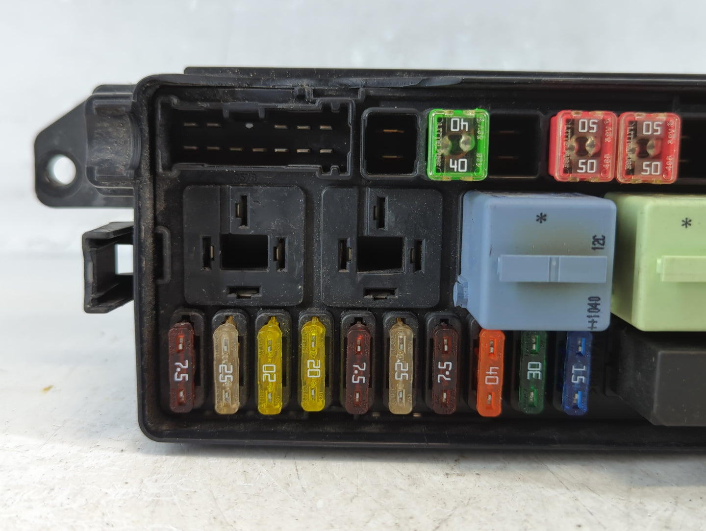 2010-2011 Mini Cooper Fusebox Fuse Box Panel Relay Module P/N:9213372-01 Fits Fits 2010 2011 OEM Used Auto Parts - Oemusedau