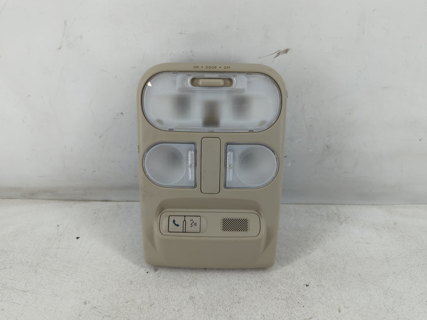 2010 Mitsubishi Endeavor Overhead Roof Console - Oemusedautoparts1.com
