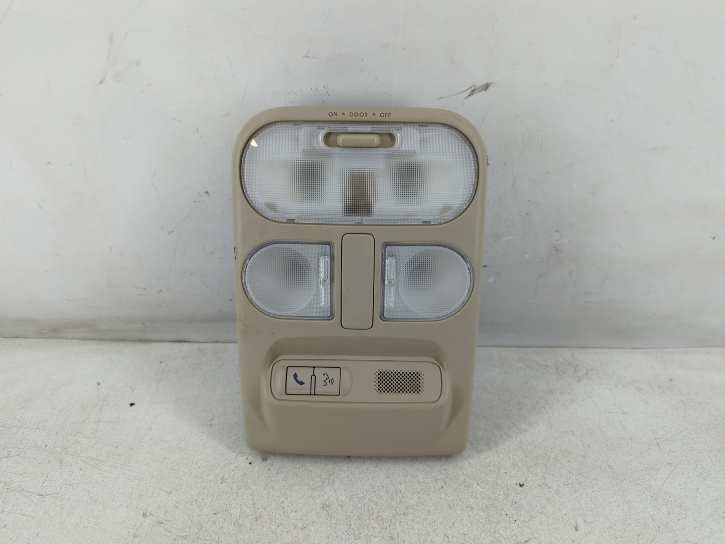 2010 Mitsubishi Endeavor Overhead Roof Console - Oemusedautoparts1.com