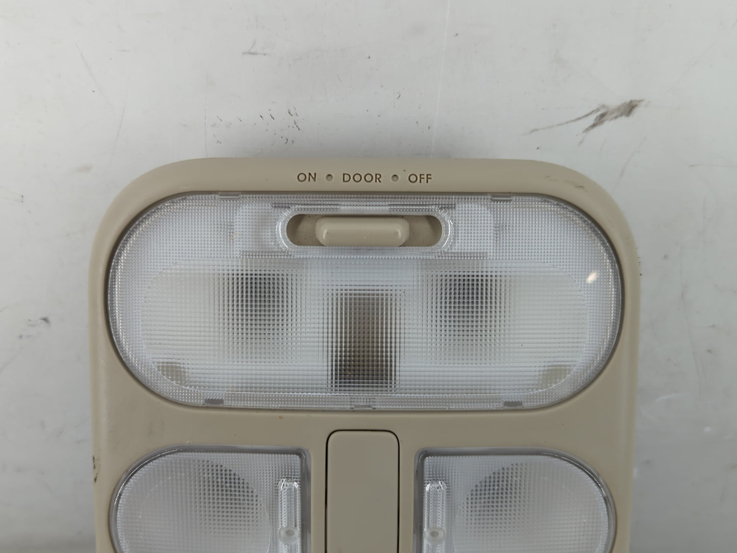 2010 Mitsubishi Endeavor Overhead Roof Console - Oemusedautoparts1.com