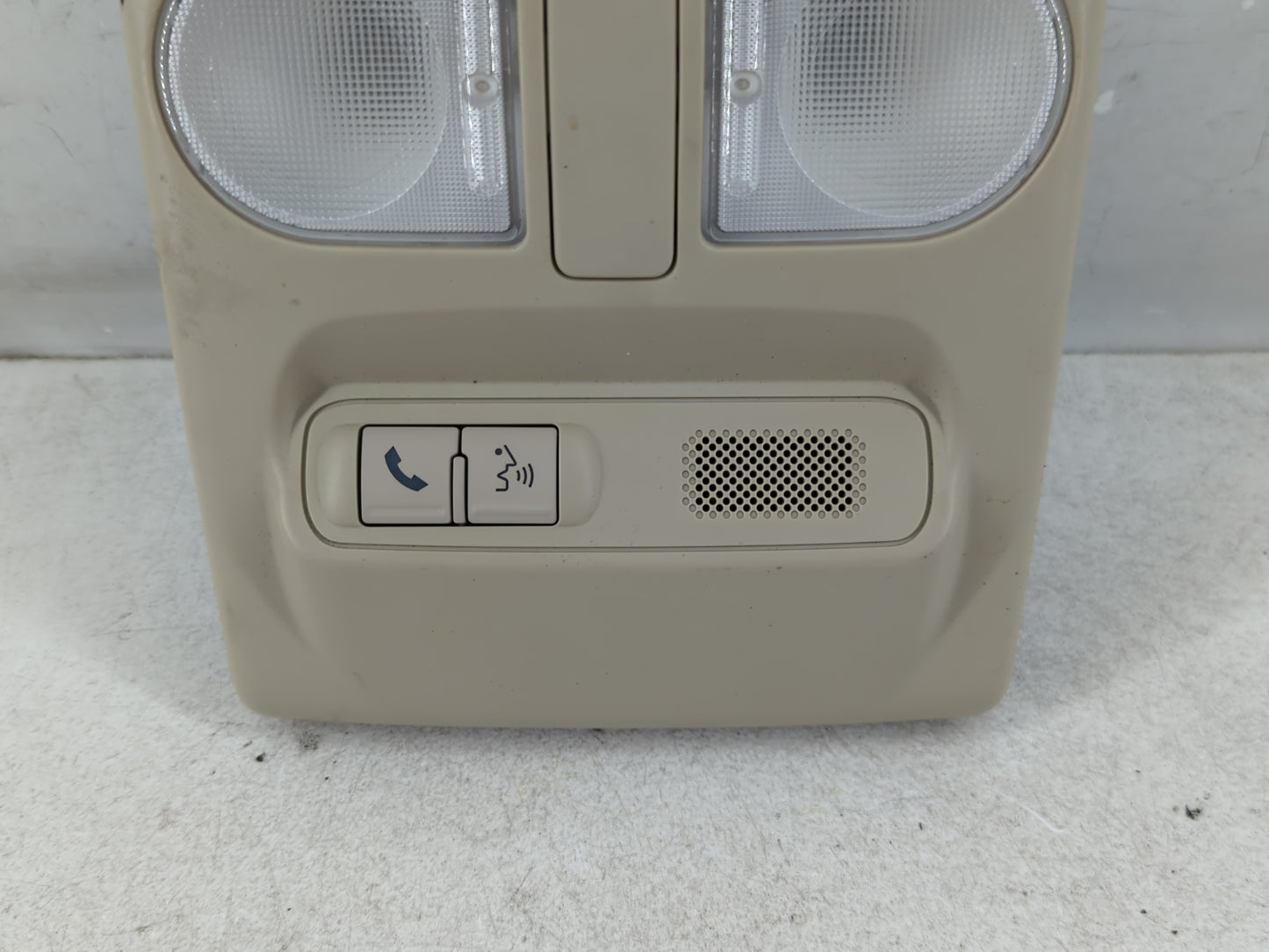2010 Mitsubishi Endeavor Overhead Roof Console - Oemusedautoparts1.com