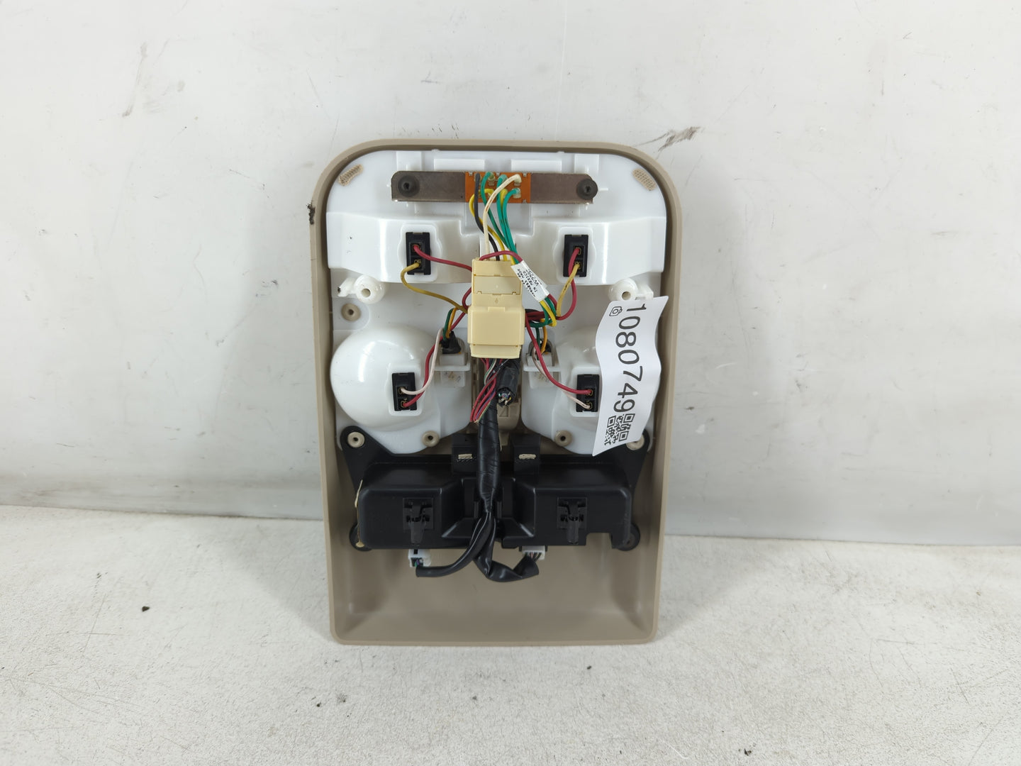 2010 Mitsubishi Endeavor Overhead Roof Console - Oemusedautoparts1.com