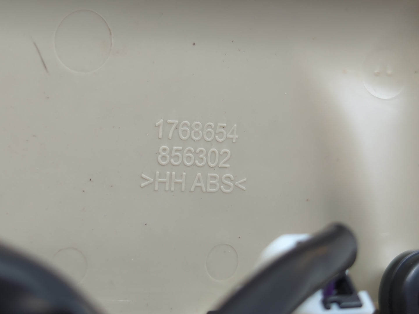 2010 Mitsubishi Endeavor Overhead Roof Console - Oemusedautoparts1.com