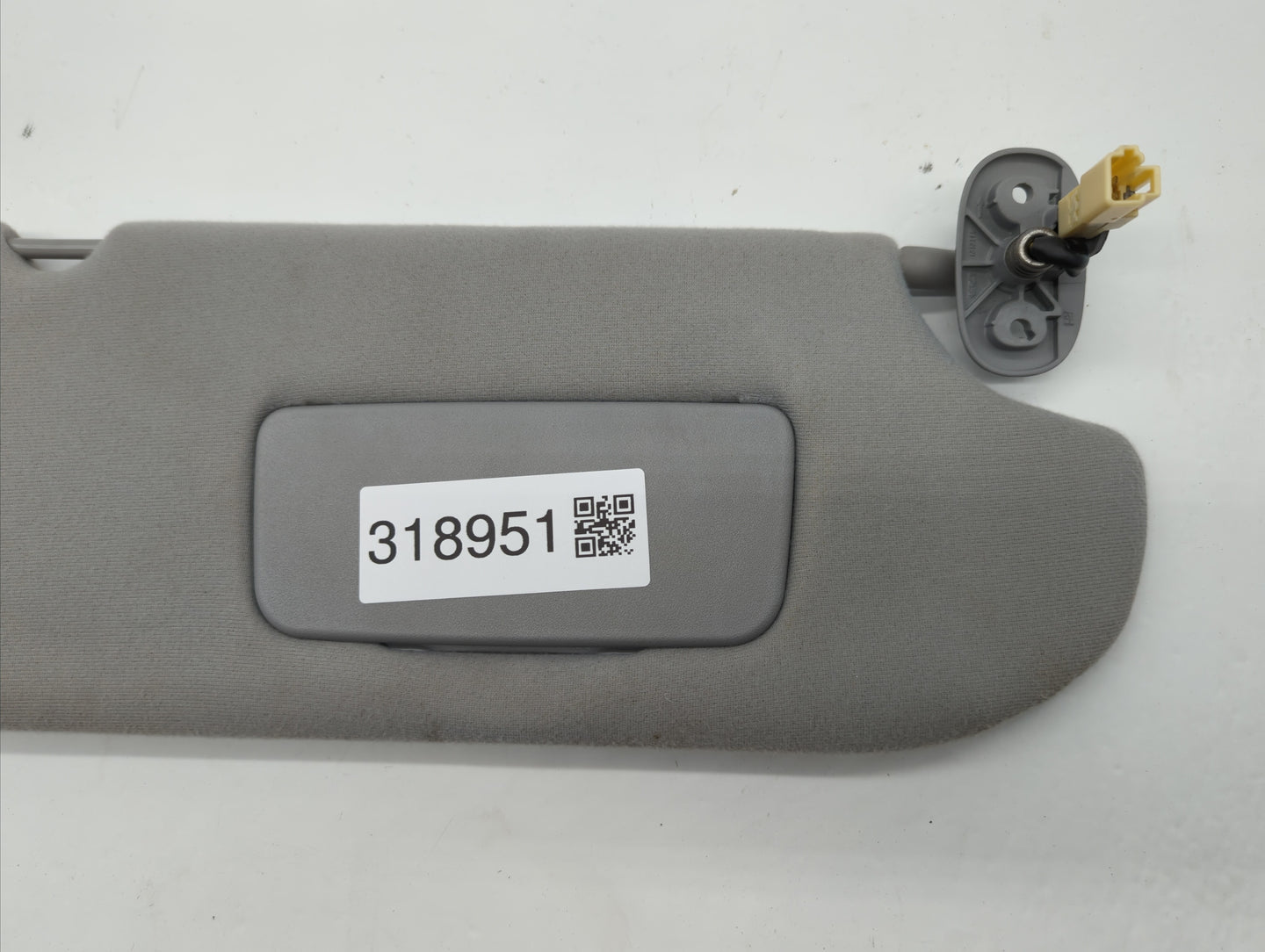 2010 Mitsubishi Galant Sun Visor Shade Replacement Passenger Right Mirror Fits OEM Used Auto Parts - Oemusedautoparts1.com