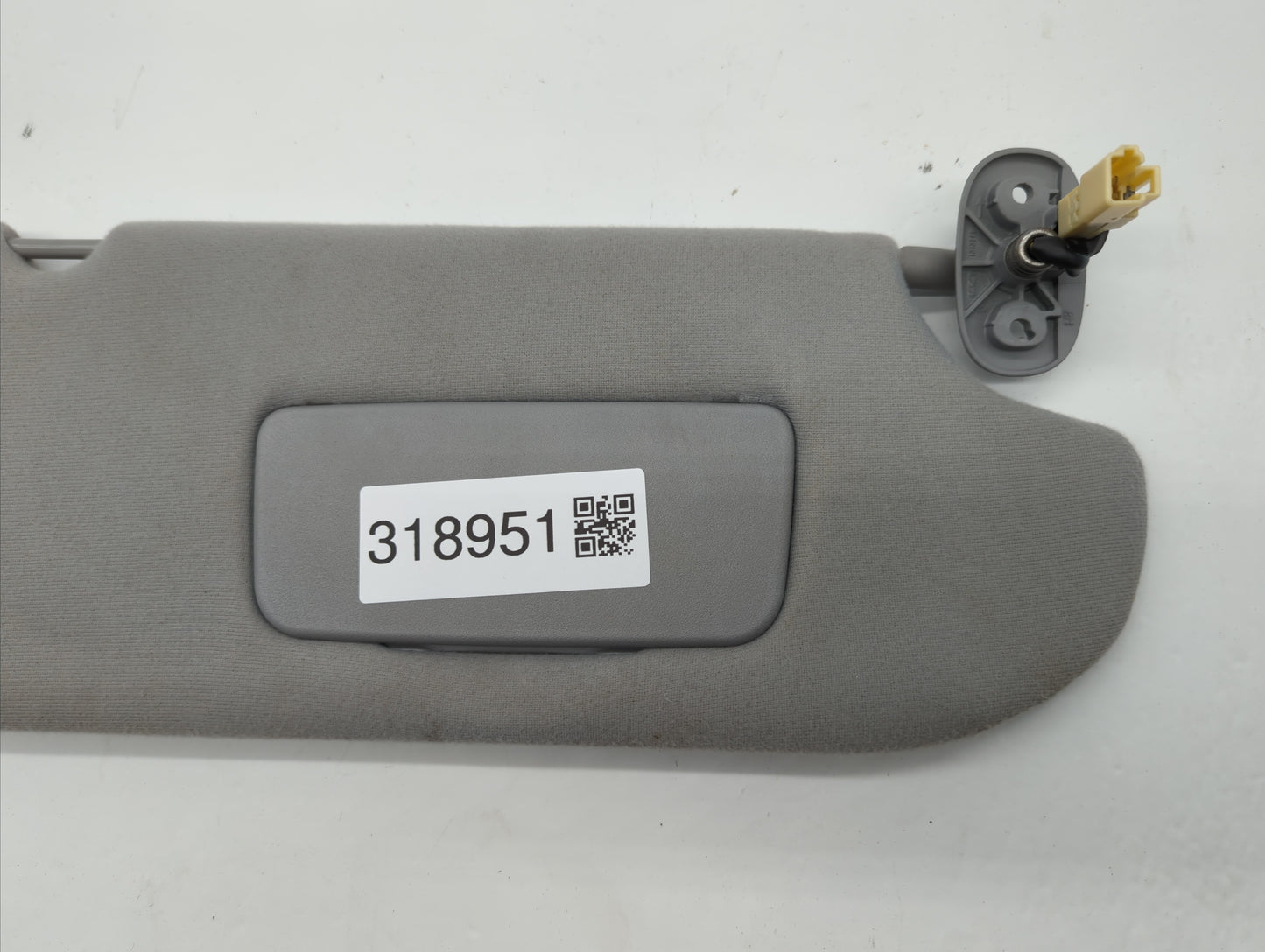 2010 Mitsubishi Galant Sun Visor Shade Replacement Passenger Right Mirror Fits OEM Used Auto Parts - Oemusedautoparts1.com