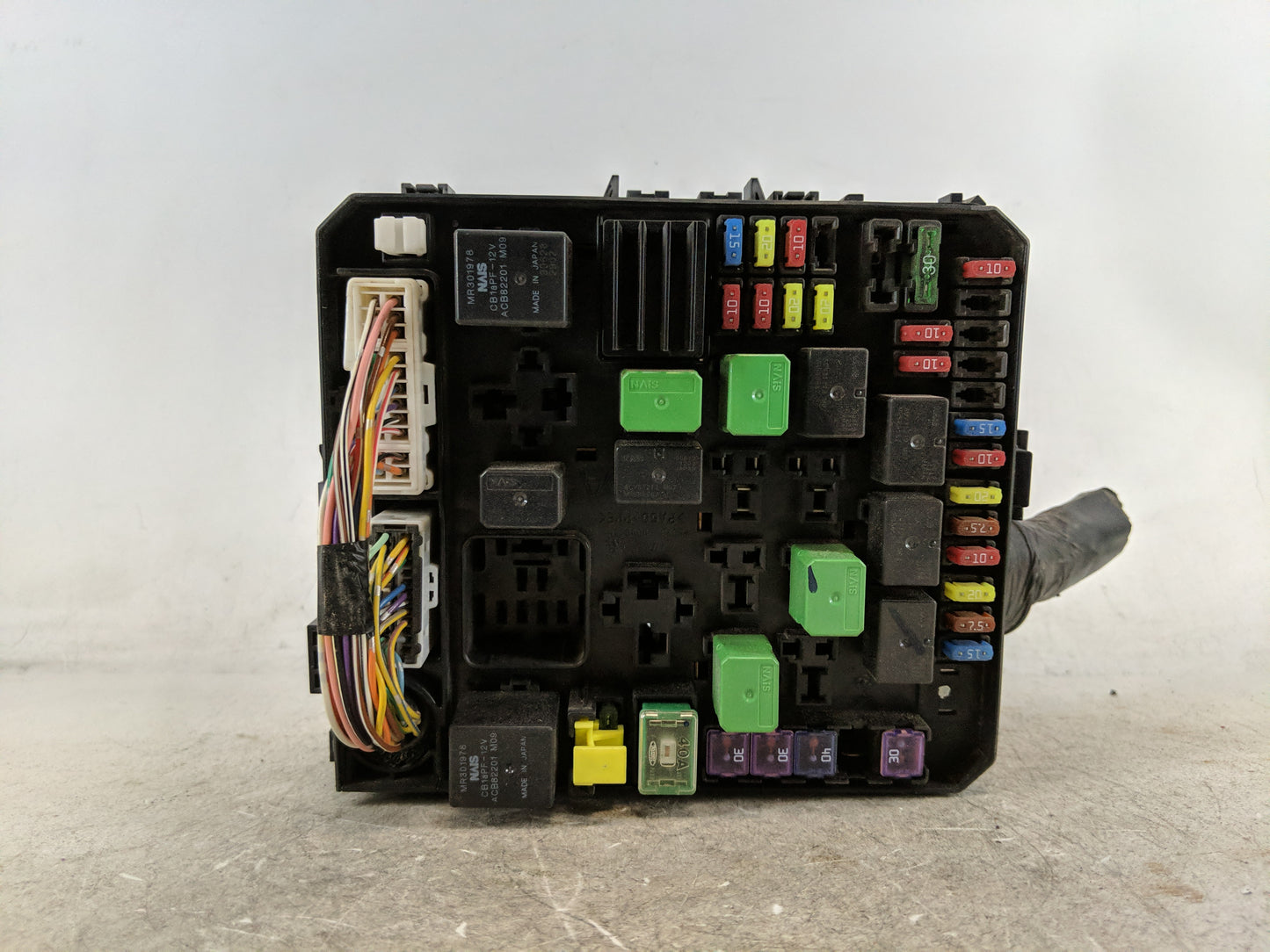 2009-2010 Mitsubishi Lancer Fusebox Fuse Box Panel Relay Module P/N:PR061-02000 Fits Fits 2009 2010 OEM Used Auto Parts - Oe