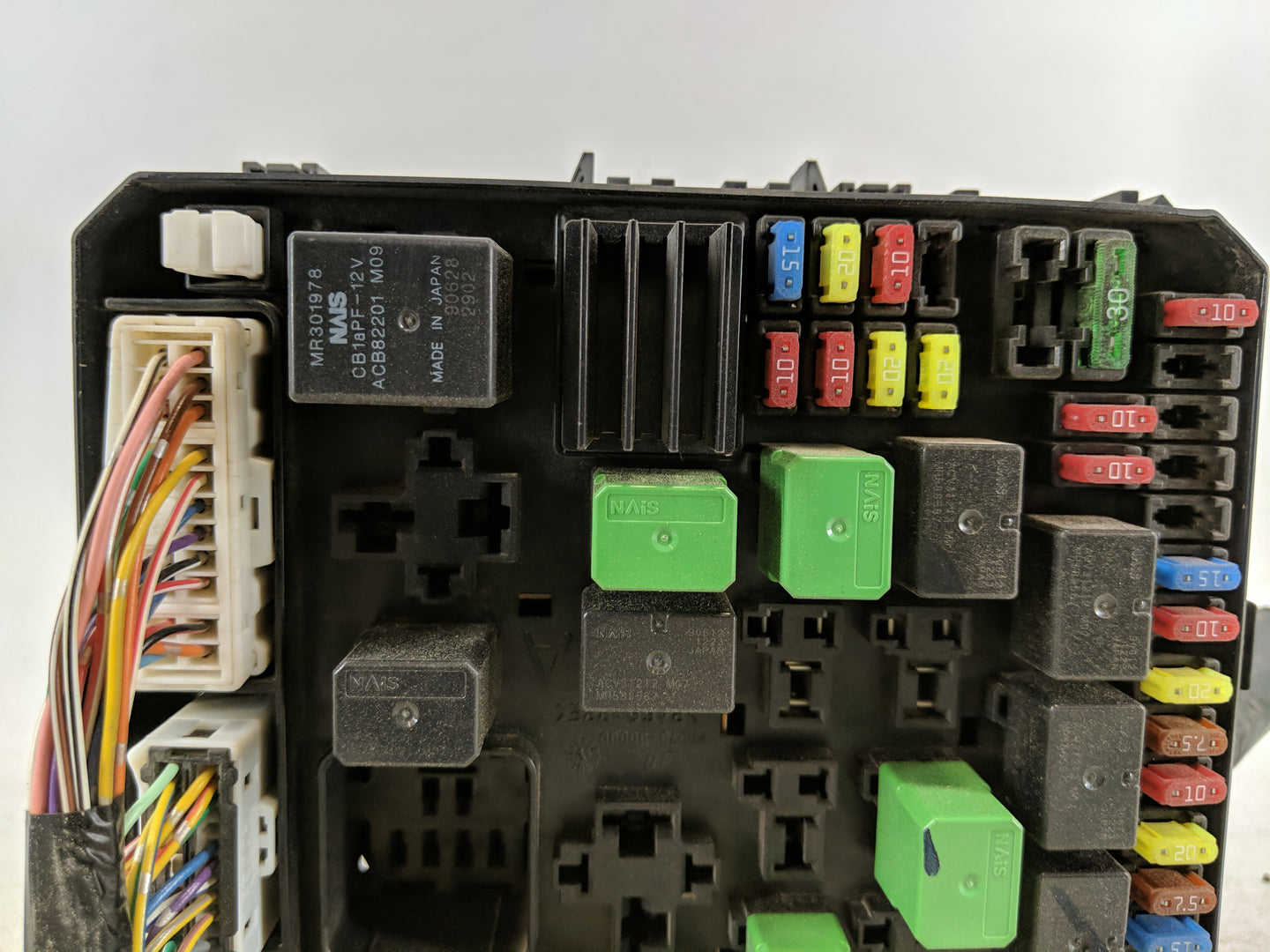2009-2010 Mitsubishi Lancer Fusebox Fuse Box Panel Relay Module P/N:PR061-02000 Fits Fits 2009 2010 OEM Used Auto Parts - Oe