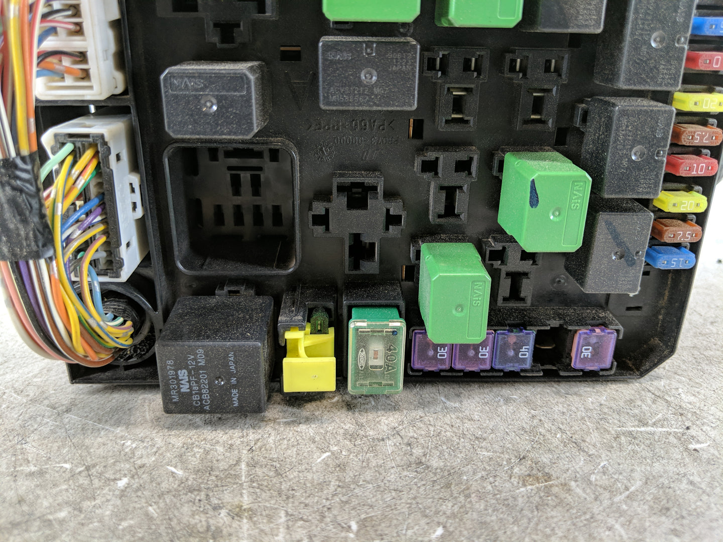 2009-2010 Mitsubishi Lancer Fusebox Fuse Box Panel Relay Module P/N:PR061-02000 Fits Fits 2009 2010 OEM Used Auto Parts - Oe