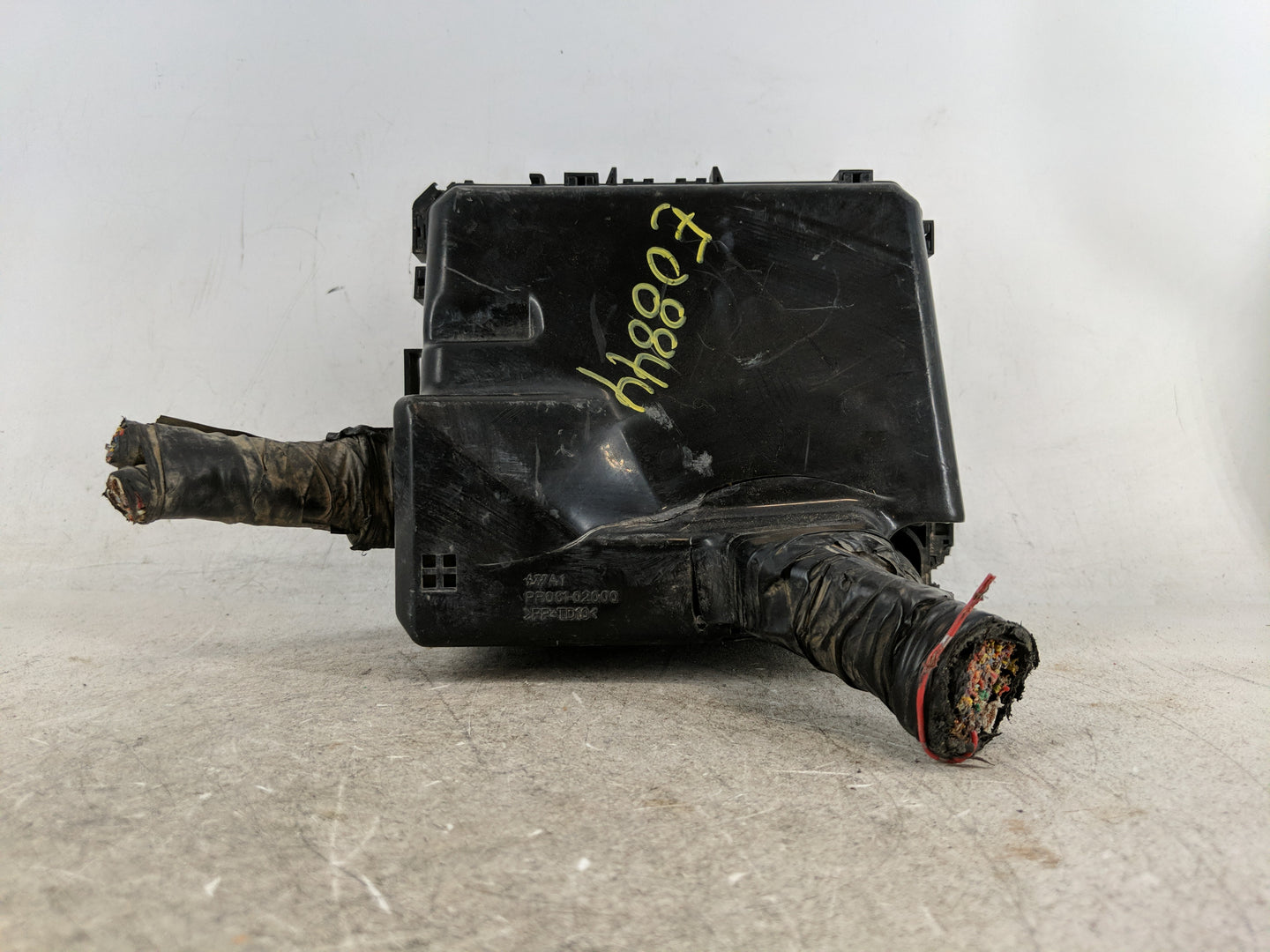 2009-2010 Mitsubishi Lancer Fusebox Fuse Box Panel Relay Module P/N:PR061-02000 Fits Fits 2009 2010 OEM Used Auto Parts - Oe