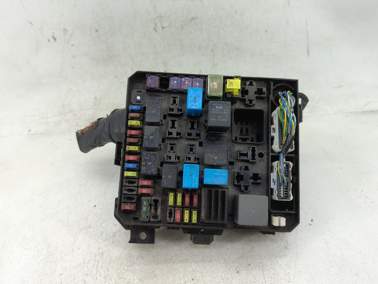 2009-2010 Mitsubishi Lancer Fusebox Fuse Box Panel Relay Module P/N:8565A139 Fits Fits 2009 2010 OEM Used Auto Parts - Oemus