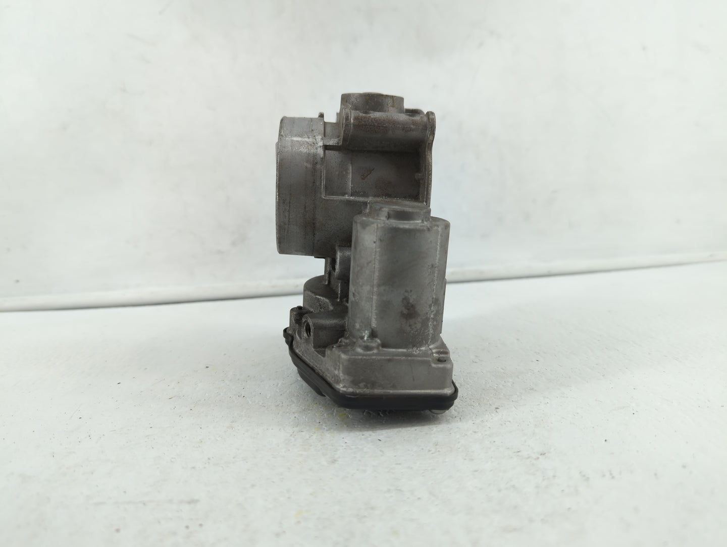 2010 Mitsubishi Lancer Throttle Body P/N:DS7Z-A DS7Z-D, DS7E-9F991-AJ Fits Fits 2009 2011 2012 OEM Used Auto Parts - Oemused