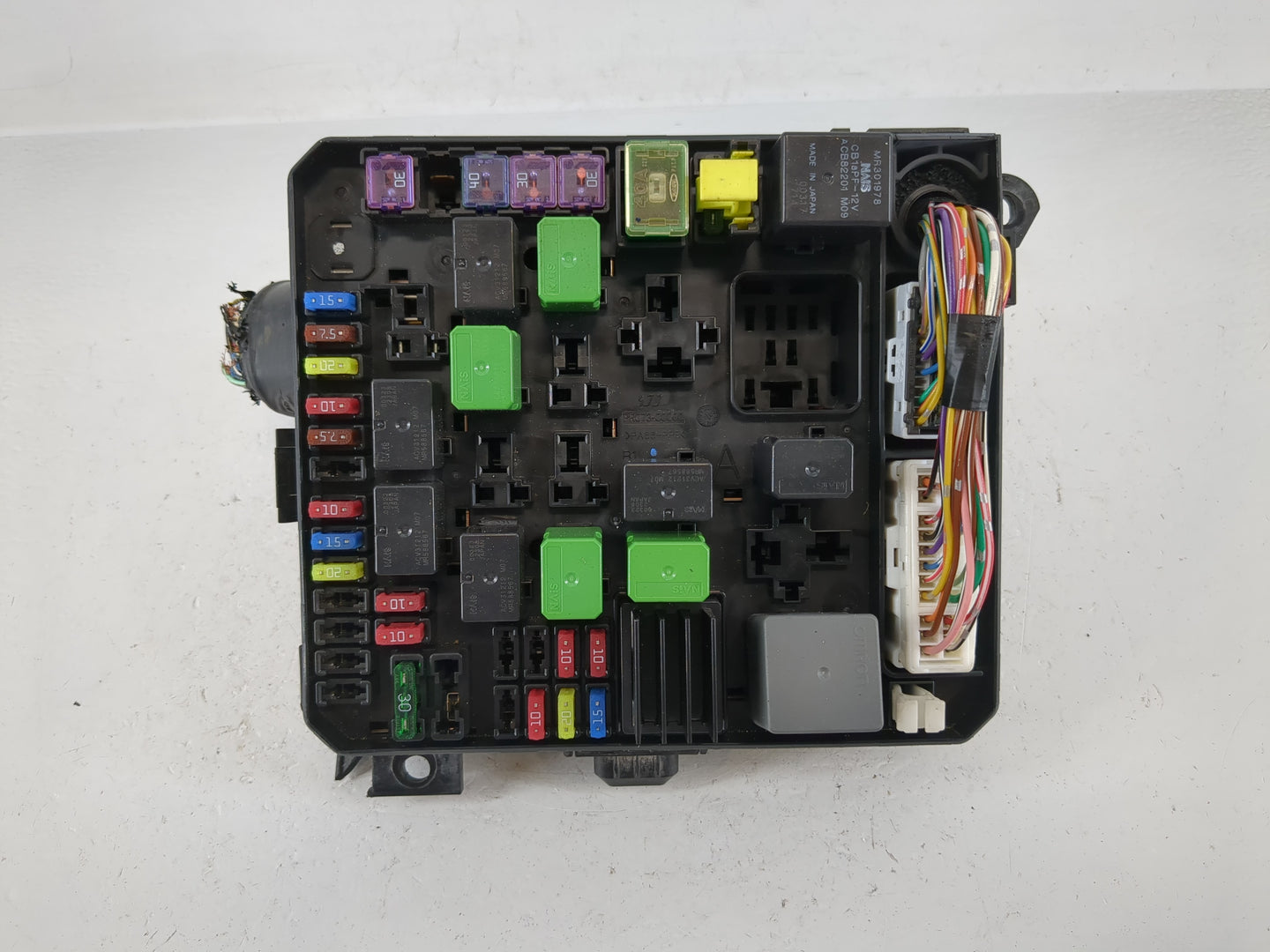 2010 Mitsubishi Outlander Fusebox Fuse Box Panel Relay Module P/N:8565A024 Fits OEM Used Auto Parts - Oemusedautoparts1.com