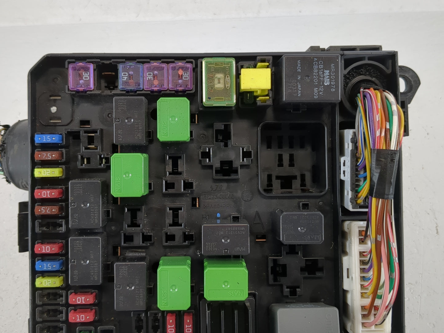 2010 Mitsubishi Outlander Fusebox Fuse Box Panel Relay Module P/N:8565A024 Fits OEM Used Auto Parts - Oemusedautoparts1.com