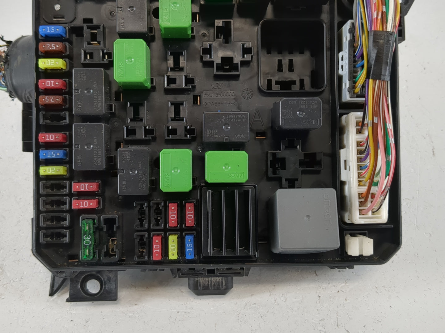 2010 Mitsubishi Outlander Fusebox Fuse Box Panel Relay Module P/N:8565A024 Fits OEM Used Auto Parts - Oemusedautoparts1.com