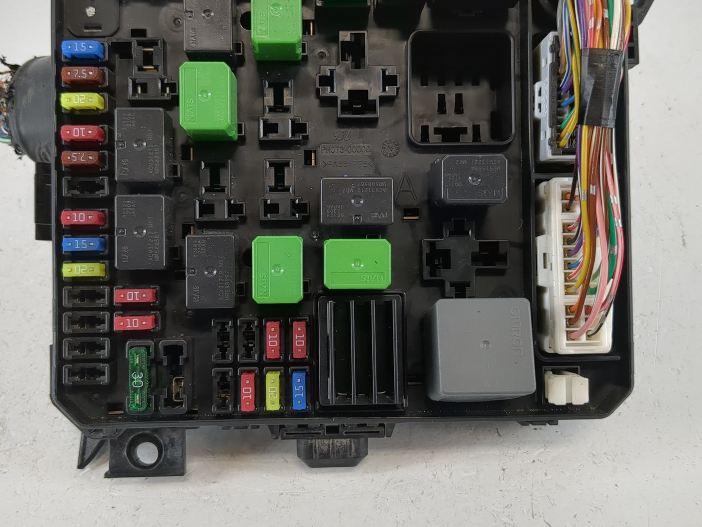 2010 Mitsubishi Outlander Fusebox Fuse Box Panel Relay Module P/N:8565A024 Fits OEM Used Auto Parts - Oemusedautoparts1.com