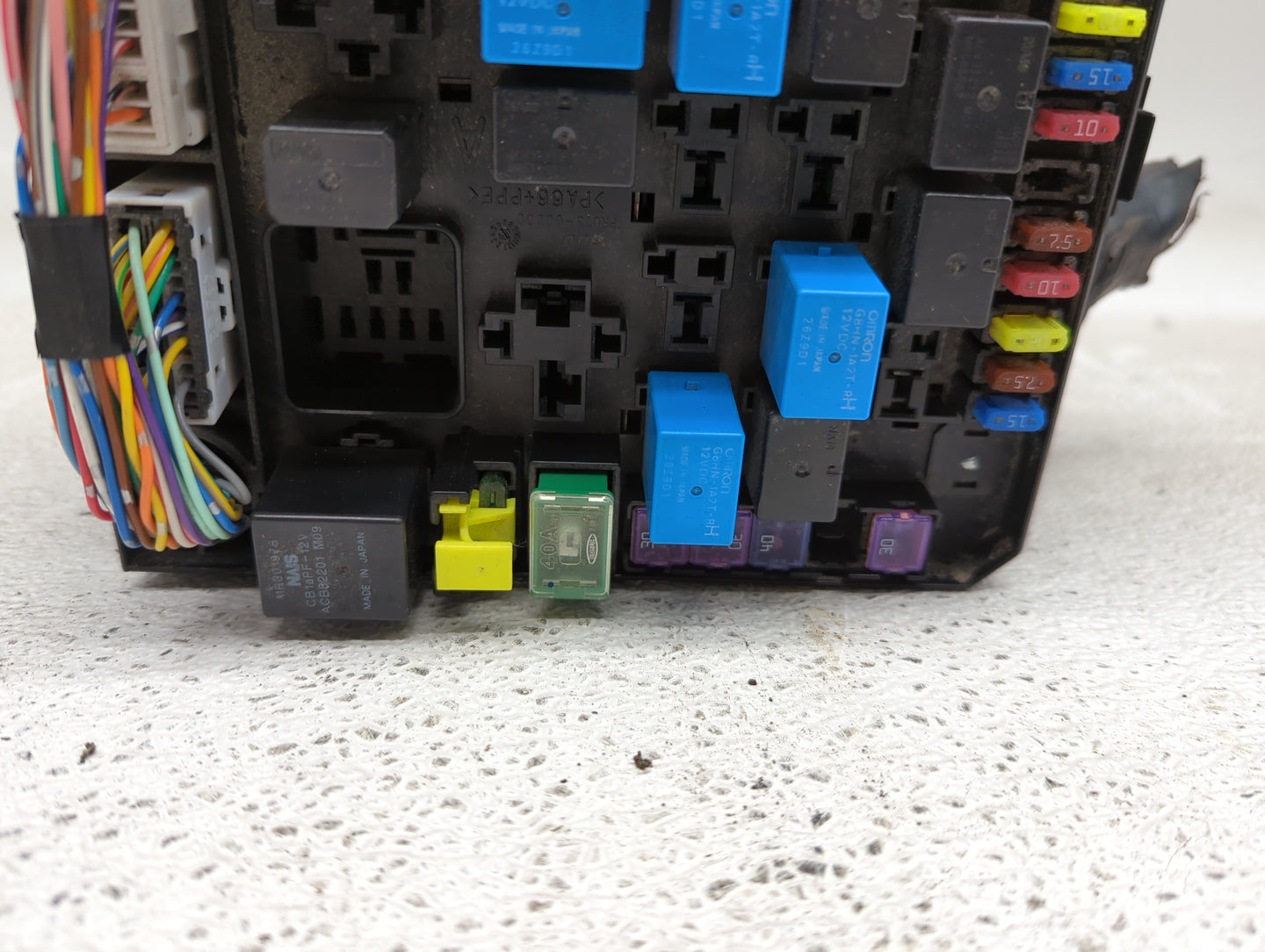 2010 Mitsubishi Outlander Fusebox Fuse Box Panel Relay Module P/N:8565A024 Fits OEM Used Auto Parts - Oemusedautoparts1.com