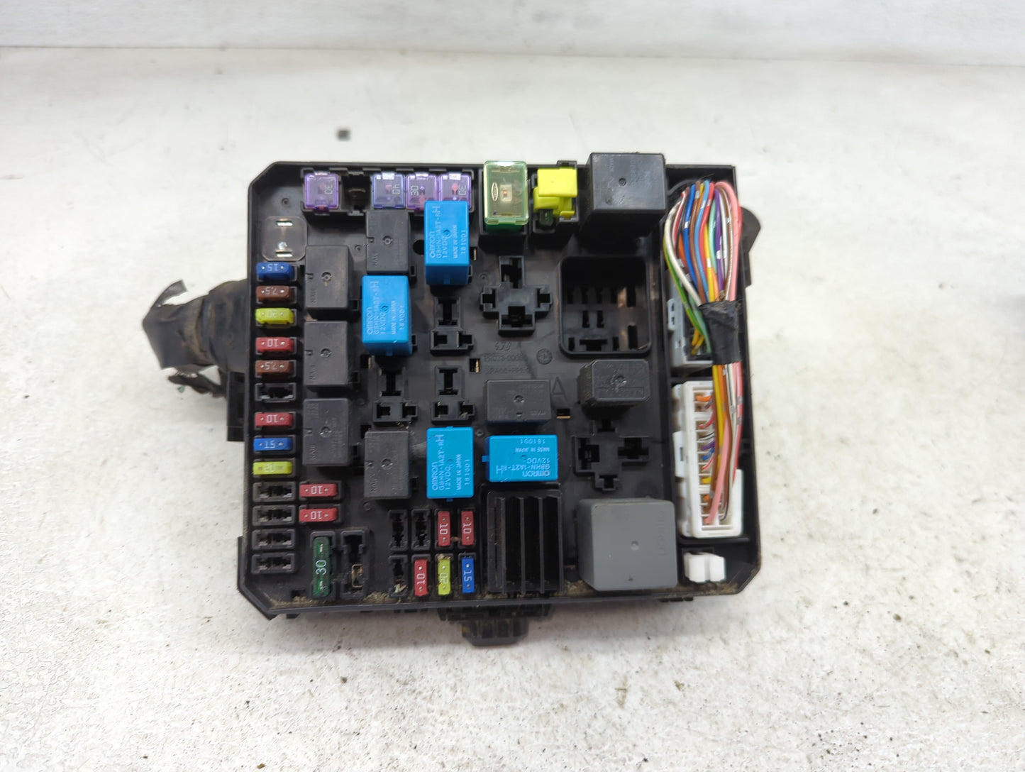 2010 Mitsubishi Outlander Fusebox Fuse Box Panel Relay Module P/N:PR061-01000 Fits OEM Used Auto Parts - Oemusedautoparts1.c