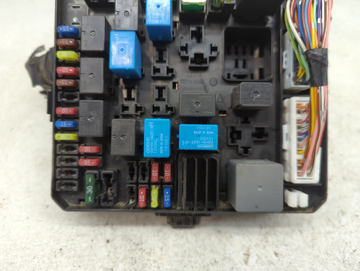 2010 Mitsubishi Outlander Fusebox Fuse Box Panel Relay Module P/N:PR061-01000 Fits OEM Used Auto Parts - Oemusedautoparts1.c