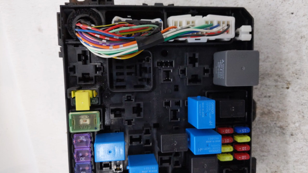 2010-2013 Mitsubishi Outlander Fusebox Fuse Box Panel Relay Module Fits Fits 2010 2011 2012 2013 OEM Used Auto Parts - Oemus