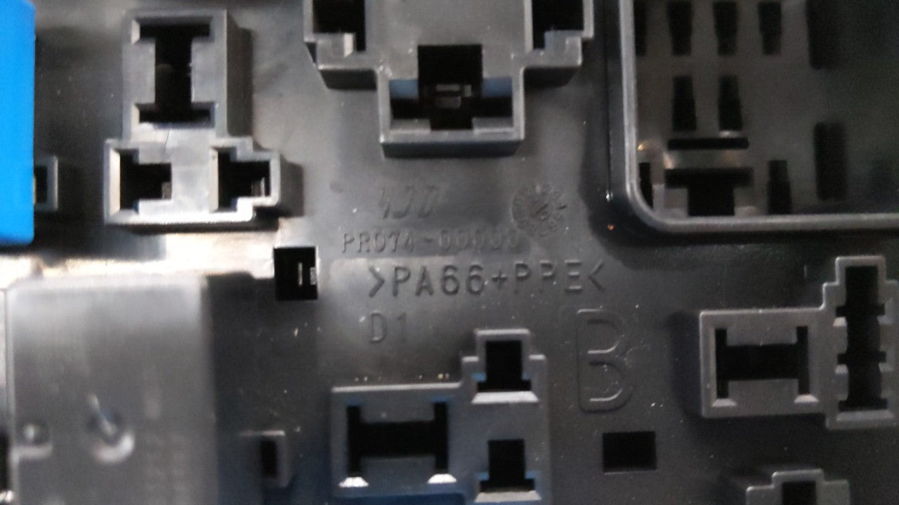 2010-2013 Mitsubishi Outlander Fusebox Fuse Box Panel Relay Module Fits Fits 2010 2011 2012 2013 OEM Used Auto Parts - Oemus