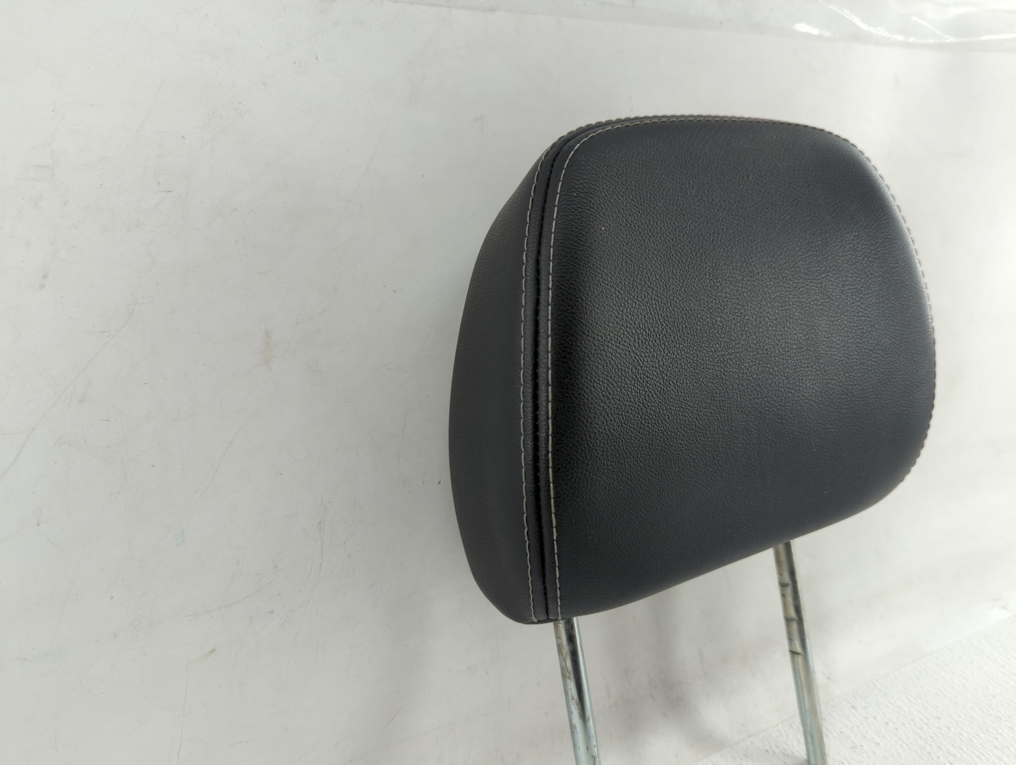 2007-2008 Mitsubishi Outlander Headrest Head Rest Rear Seat Fits Fits 2007 2008 OEM Used Auto Parts - Oemusedautoparts1.com