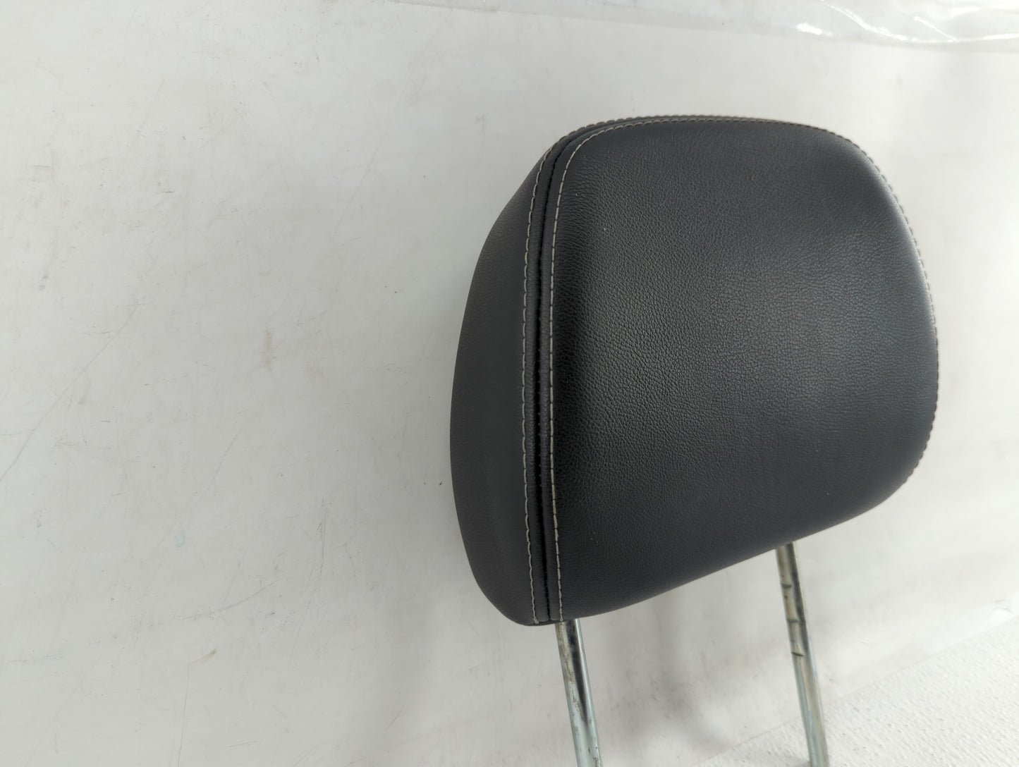 2007-2008 Mitsubishi Outlander Headrest Head Rest Rear Seat Fits Fits 2007 2008 OEM Used Auto Parts - Oemusedautoparts1.com