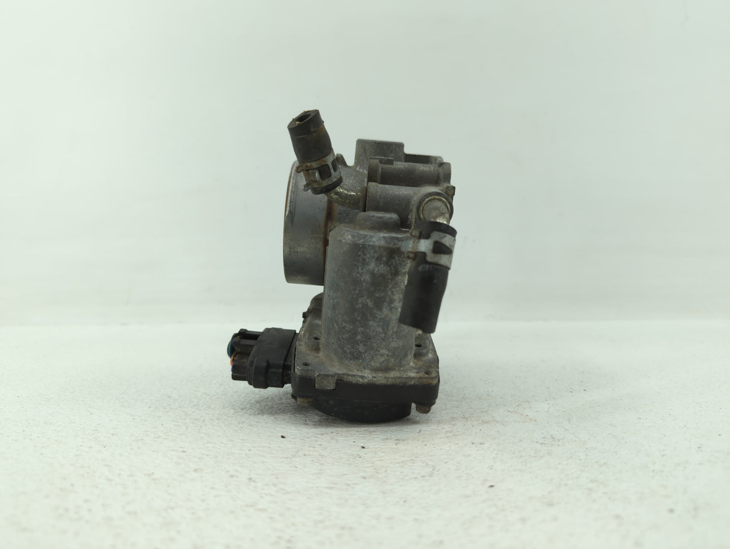 2008 Mitsubishi Outlander Throttle Body P/N:67020 57020 Fits OEM Used Auto Parts - Oemusedautoparts1.com