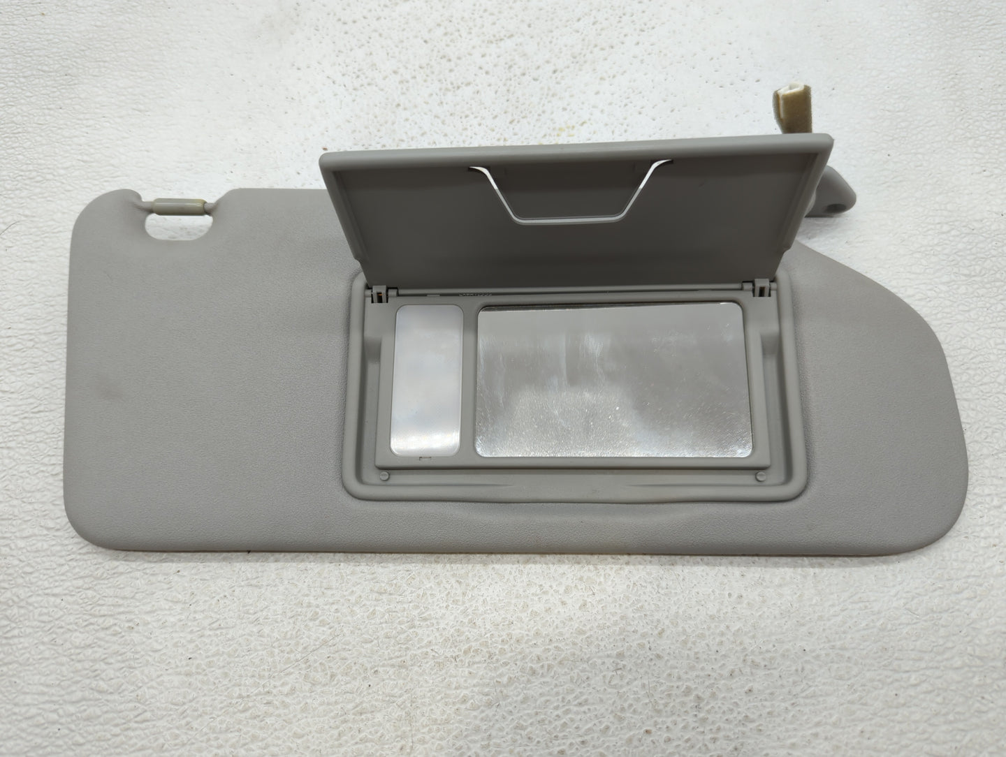 2010-2011 Mitsubishi Outlander Sun Visor Shade Replacement Passenger Right Mirror Fits Fits 2010 2011 2012 OEM Used Auto Par