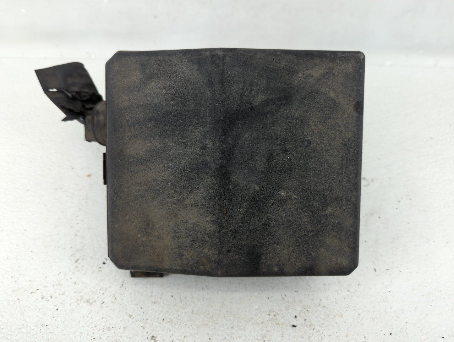 2010 Mitsubishi Outlander Fusebox Fuse Box Panel Relay Module P/N:8565A024 Fits OEM Used Auto Parts - Oemusedautoparts1.com